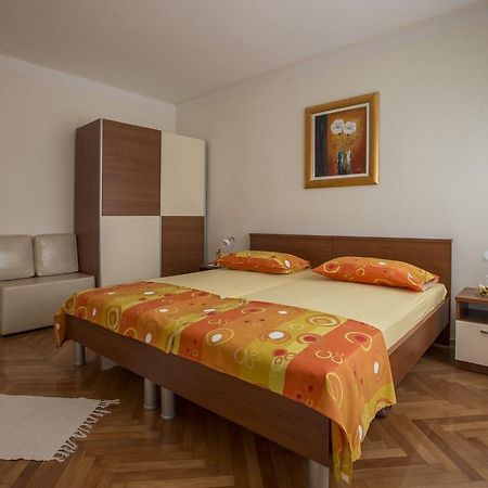 Dante Apartment Split Room photo
