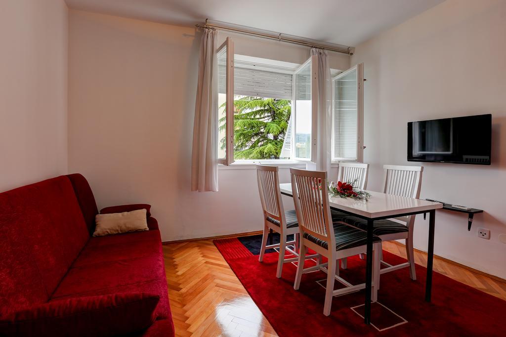 Dante Apartment Split Room photo